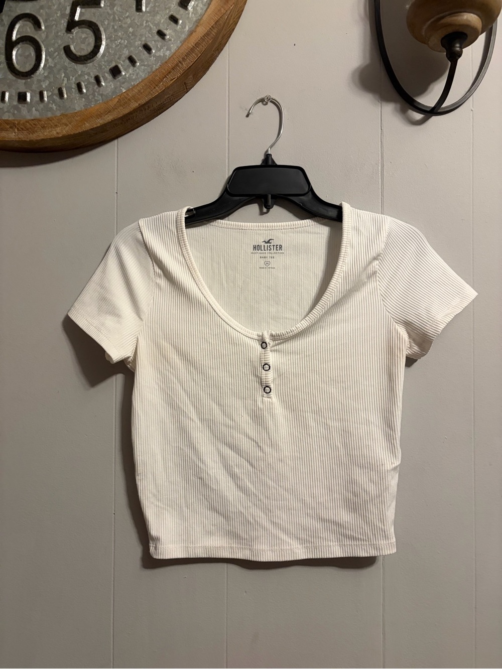 Hollister White Ribbed Scoop-Neck Button Crop Top